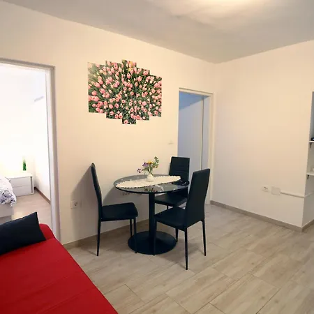 Luna Apartment *