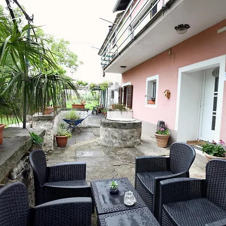 Luna Quiet Retreat, Close To Koper, Aircon, Parking Апартаменты *