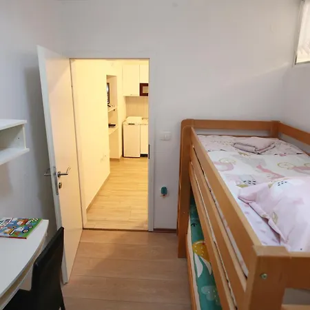 Luna Quiet Retreat, Close To Koper, Aircon, Parking Анкаран