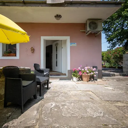 Luna Apartments Quiet Retreat, Close To Koper, Aircon, Parking *