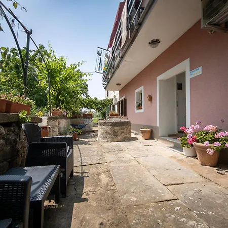 Luna Apartments Quiet Retreat, Close To Koper, Aircon, Parking Ankaran