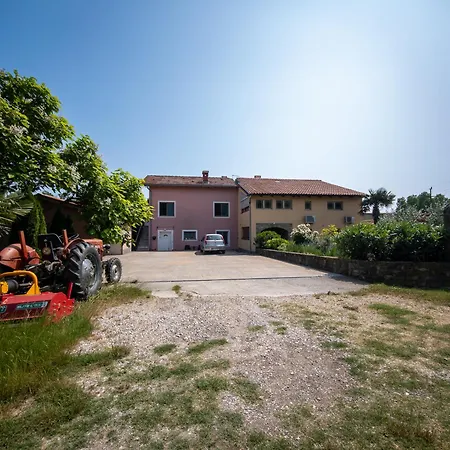 Luna Quiet Retreat, Close To Koper, Aircon, Parking Апартаменты