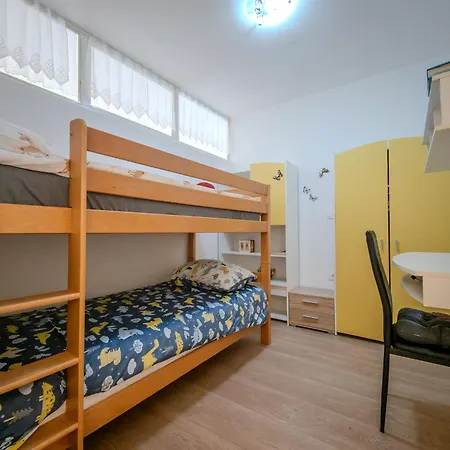 Luna Quiet Retreat, Close To Koper, Aircon, Parking *