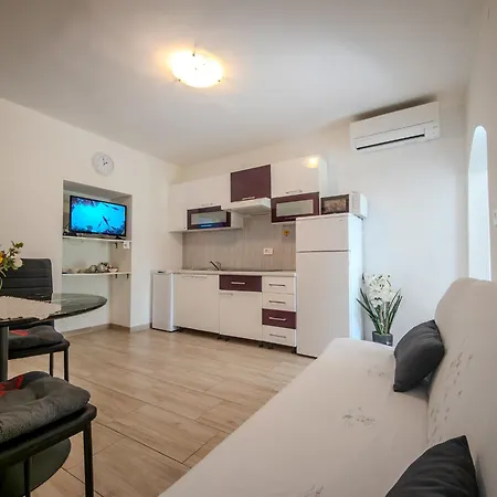 Luna Quiet Retreat, Close To Koper, Aircon, Parking Appartement *