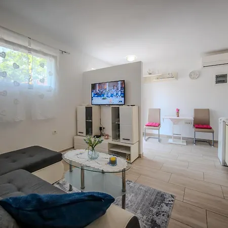 Апартаменты Luna Quiet Retreat, Close To Koper, Aircon, Parking