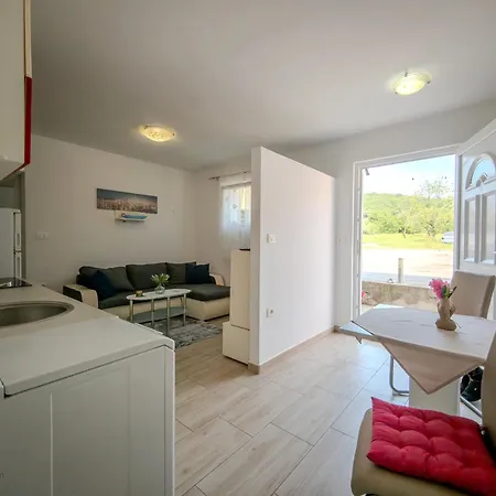 Luna Quiet Retreat, Close To Koper, Aircon, Parking Lägenhet *