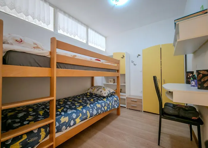 Luna Quiet Retreat, Close To Koper, Aircon, Parking *