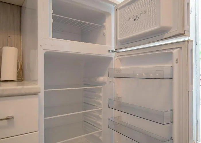 Luna Quiet Retreat, Close To Koper, Aircon, Parking