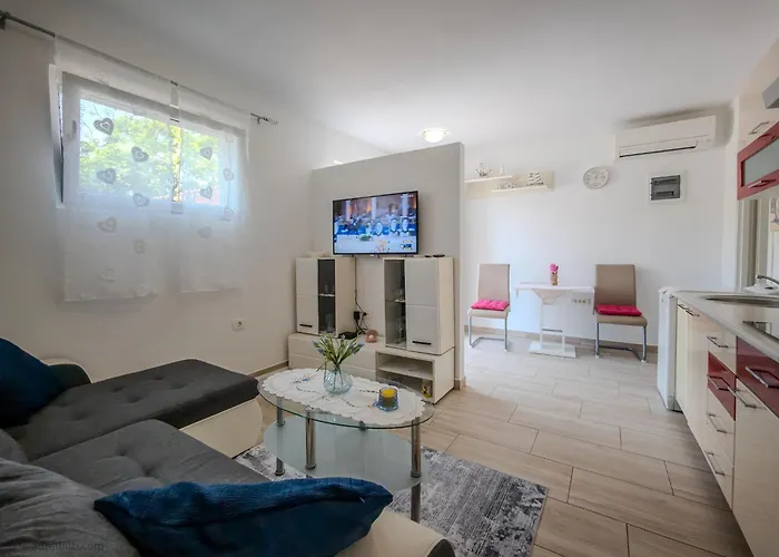 شقة Luna Quiet Retreat, Close To Koper, Aircon, Parking